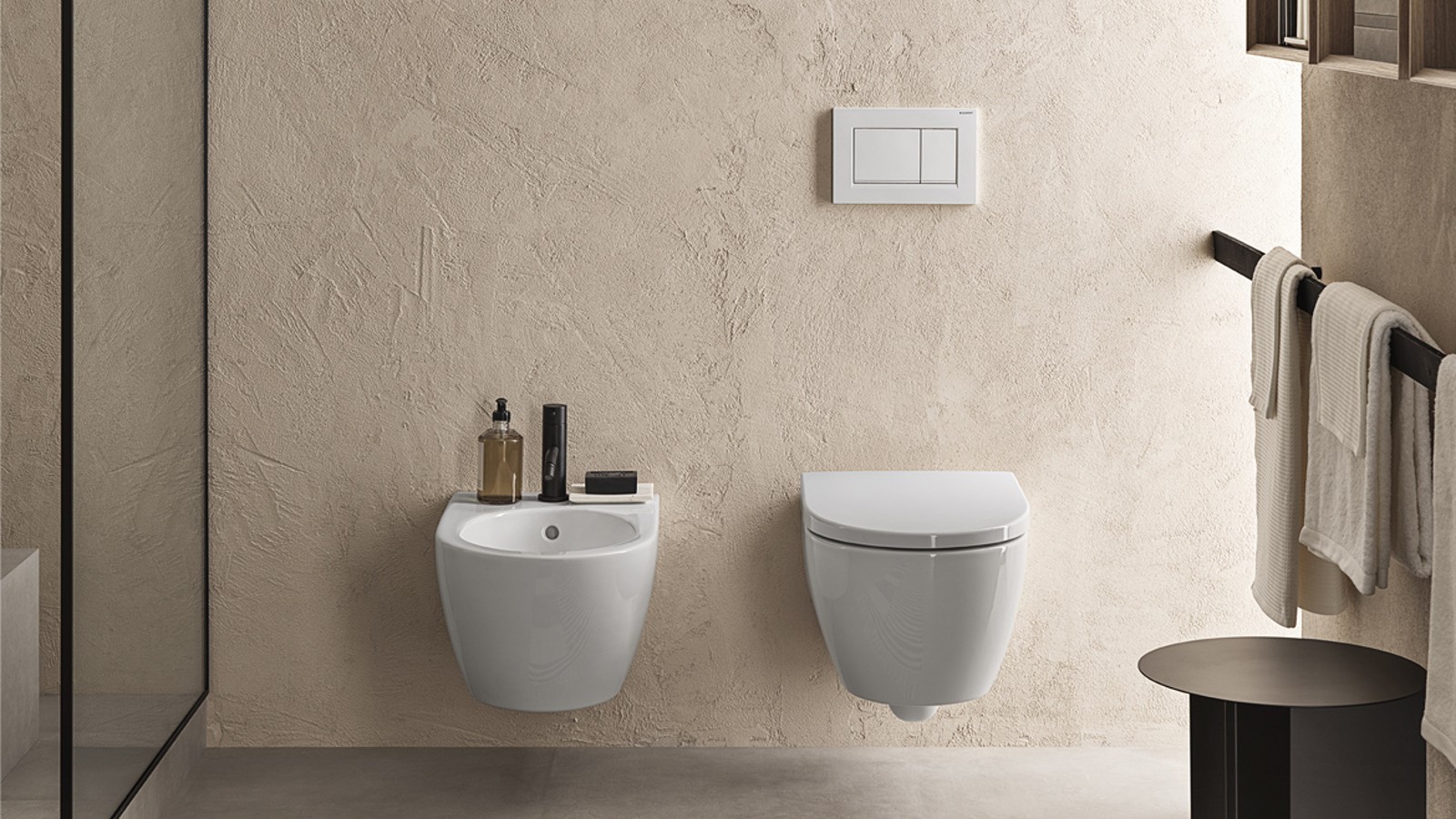 Bagno Geberit iCon: le aree di movimento sono importanti anche nei bagni per gli ospiti. Bagno Geberit iCon: le aree di movimento sono importanti anche nei bagni per gli ospiti.