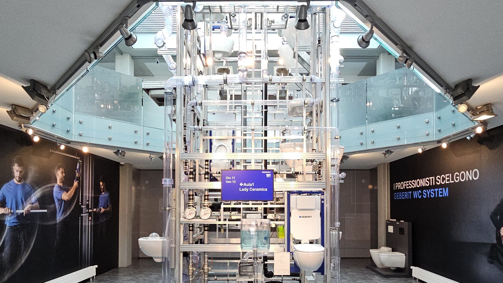 Torre trasparente nel centro di formazione di Manno Torre trasparente nel centro di formazione di Manno