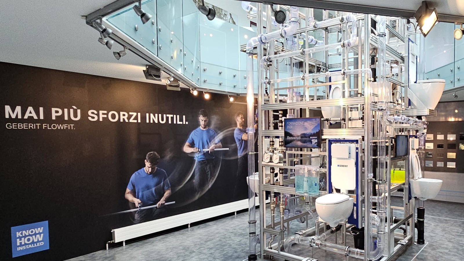 Torre trasparente nel centro di formazione di Manno Torre trasparente nel centro di formazione di Manno