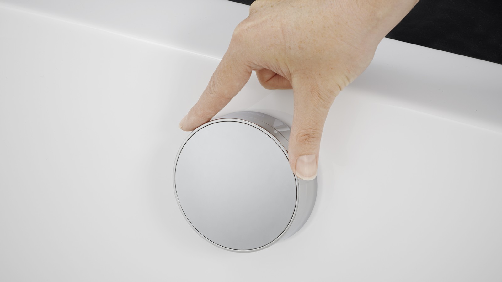 Scarico per vasca da bagno con azionamento a rotazione