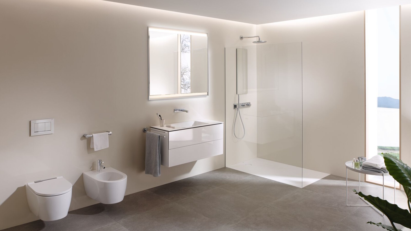 Uno sguardo all'interno di un ampio bagno con vaso bidet AquaClean Mera, mobili e ceramiche (© Geberit) Uno sguardo all'interno di un ampio bagno con vaso bidet AquaClean Mera, mobili e ceramiche (© Geberit)