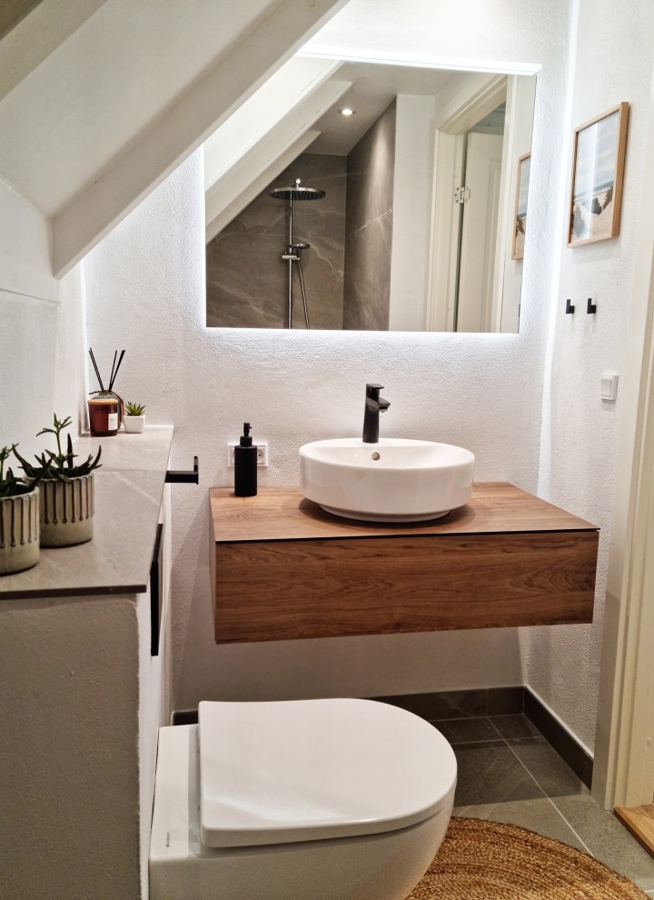 Piccolo bagno con tetto spiovente (© @triner2 and @strandparken3) Piccolo bagno con tetto spiovente (© @triner2 and @strandparken3)
