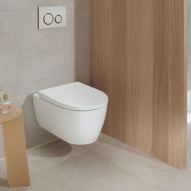 Un WC bianco, abbinato ad elementi in legno, mantiene un aspetto moderno nel tempo (qui: WC Geberit iCon e placca di comando Sigma20). Un WC bianco, abbinato ad elementi in legno, mantiene un aspetto moderno nel tempo (qui: WC Geberit iCon e placca di comando Sigma20).