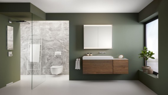 Bagno spazioso con mobili e sanitari Geberit ONE e scarico a parete Bagno spazioso con mobili e sanitari Geberit ONE e scarico a parete