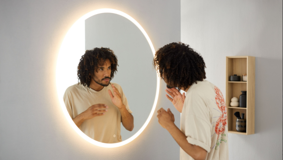 Specchio Option Round da 90 cm (© Geberit)