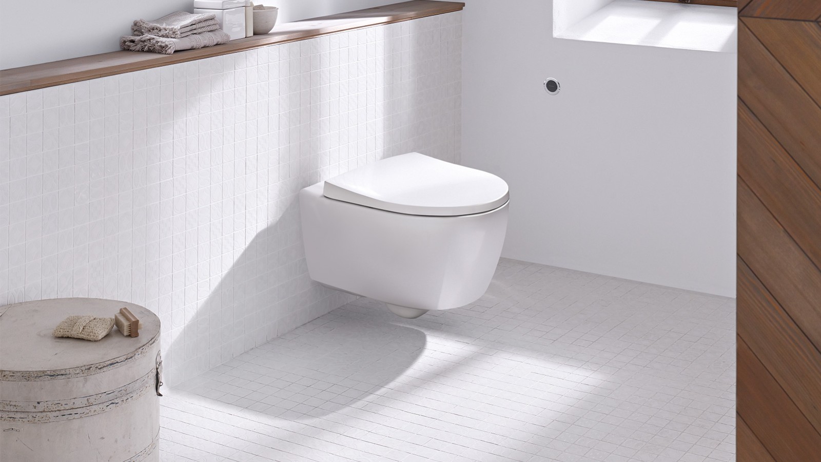 Bagno con soffitto inclinato Geberit iCon