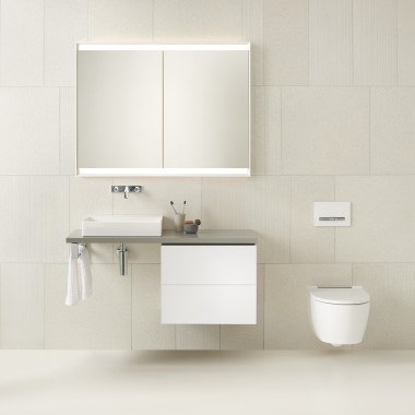 Bagno bianco con lavabo e wc Geberit ONE (© Geberit) Bagno bianco con lavabo e wc Geberit ONE (© Geberit)