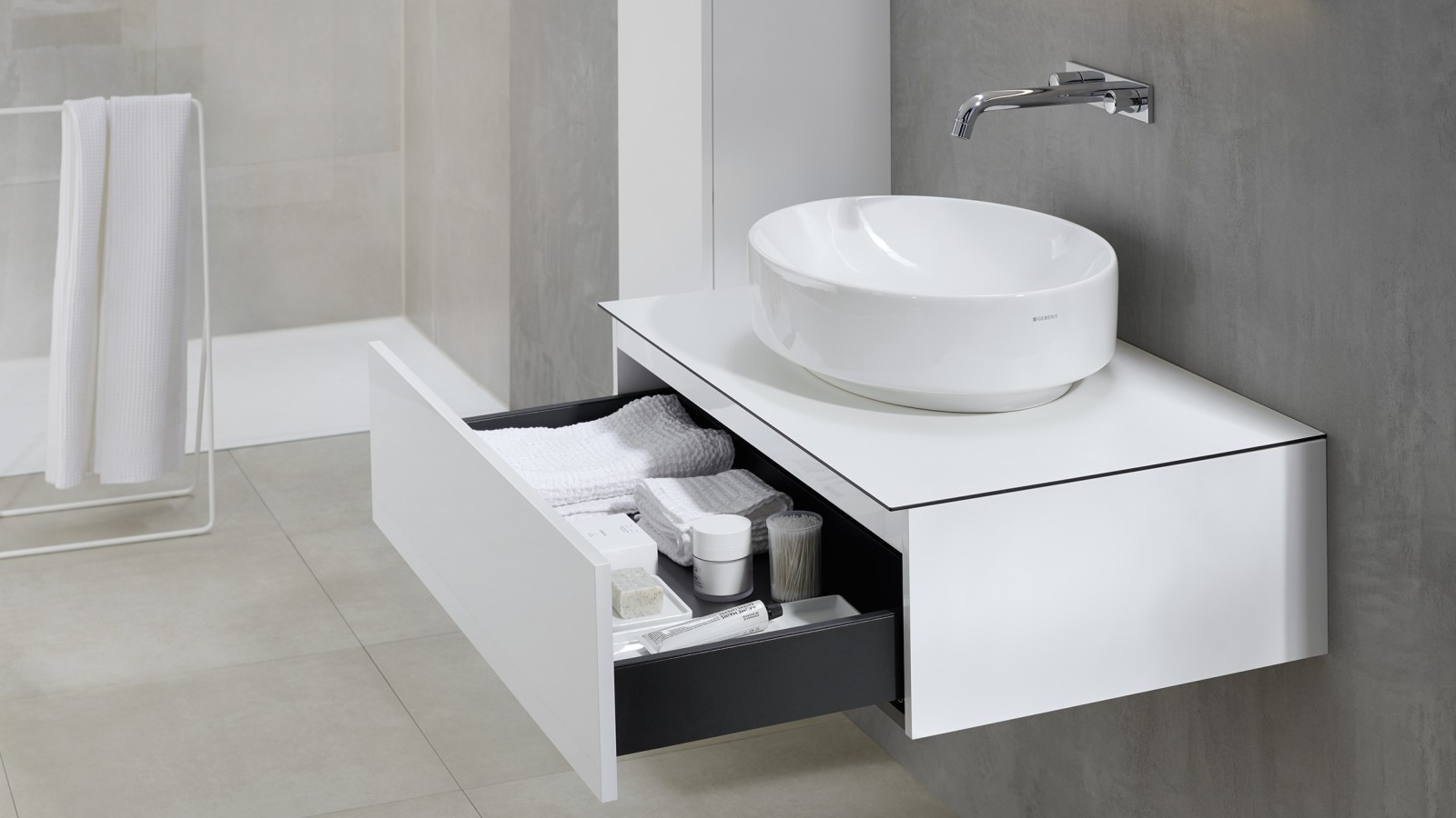 Lavabo da appoggio rotondo Geberit VariForm con mobile lavabo (© Geberit) Lavabo da appoggio rotondo Geberit VariForm con mobile lavabo (© Geberit)