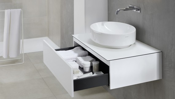 Lavabo da appoggio rotondo Geberit VariForm con mobile lavabo (© Geberit) Lavabo da appoggio rotondo Geberit VariForm con mobile lavabo (© Geberit)