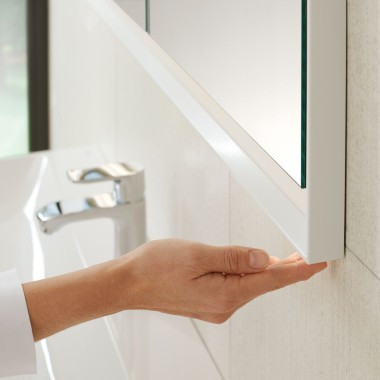 Mobile specchio Geberit ONE con ComfortLight Mobile specchio Geberit ONE con ComfortLight