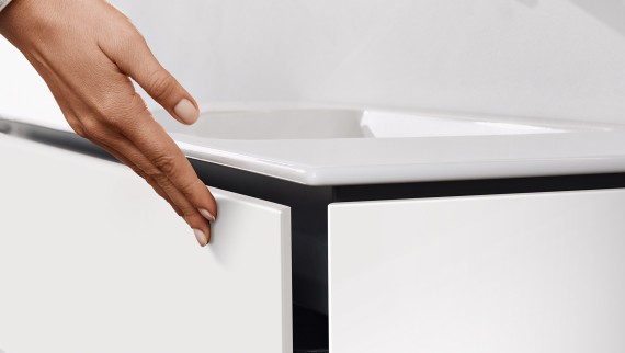 Mobile lavabo Geberit ONE con meccanismo push-to-open Mobile lavabo Geberit ONE con meccanismo push-to-open
