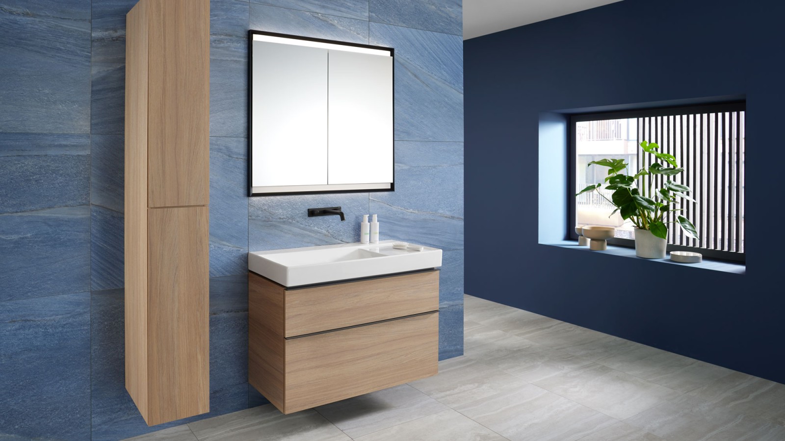 Lavabo Mix & Match Geberit ONE con mobile sottolavabo Geberit iCon e mobile a colonna