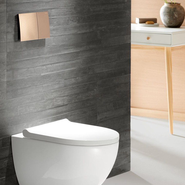 Geberit Acanto WC con placca di comando Sigma70 in oro rosa