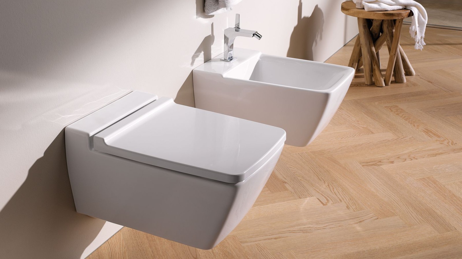 Serie di bagni Geberit Xeno² con WC e bidet senza troppopieno, con clou Serie di bagni Geberit Xeno² con WC e bidet senza troppopieno, con clou