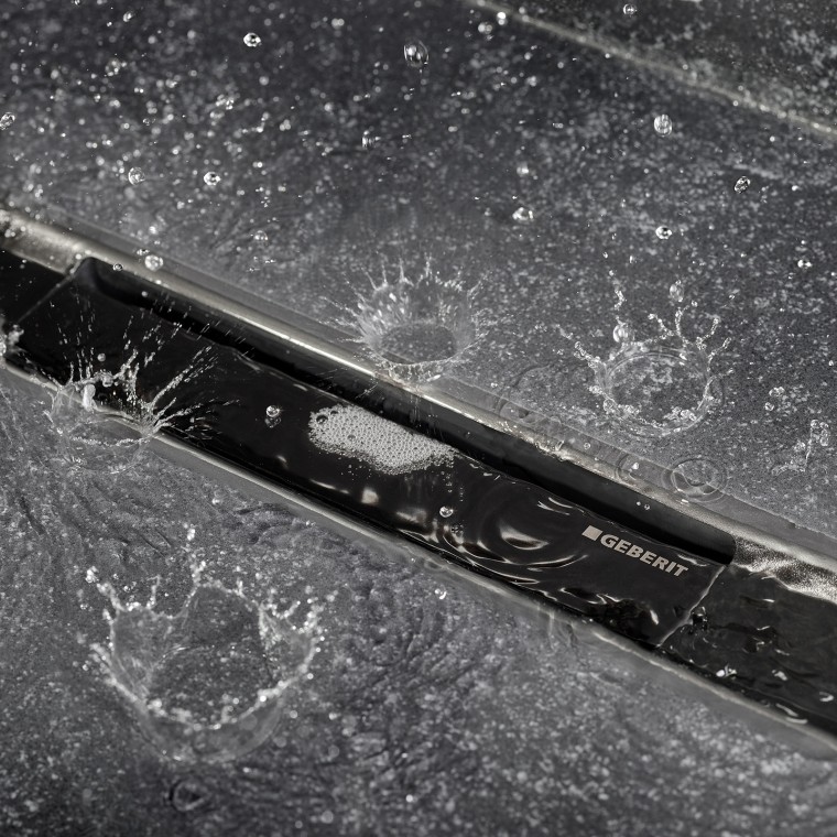 Canaletta doccia Geberit CleanLine80 in cromo nero (© Geberit) Canaletta doccia Geberit CleanLine80 in cromo nero (© Geberit)