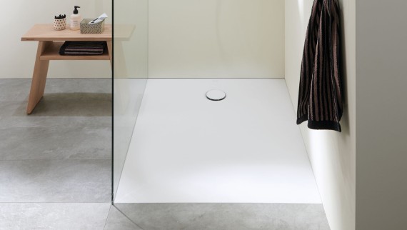 Una cabina doccia in un bagno di piccole dimensioni