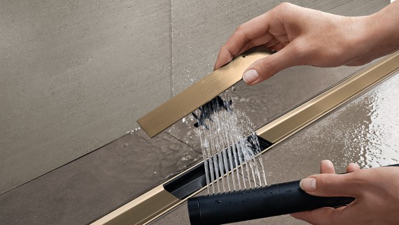 Geberit CleanLine facilita l'igiene dello scarico doccia (© Geberit) Geberit CleanLine facilita l'igiene dello scarico doccia (© Geberit)