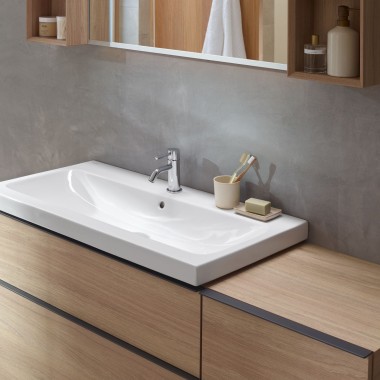 Zona lavabo con mobili da bagno in legno della serie iCon Geberit Zona lavabo con mobili da bagno in legno della serie iCon Geberit