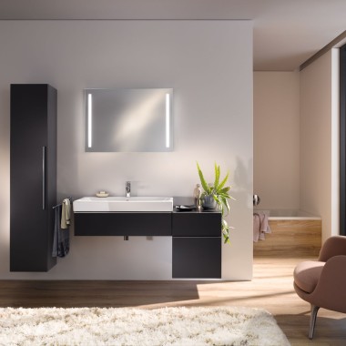 Bagno con ceramiche e mobili per bagno Geberit iCon