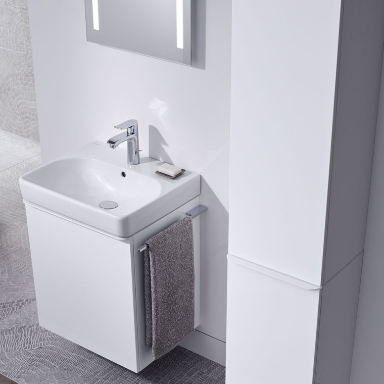 Lavabo e specchio con luce Geberit Smyle Lavabo e specchio con luce Geberit Smyle
