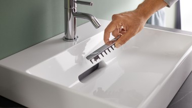 Lavabo Geberit ONE con scarico verticale.
