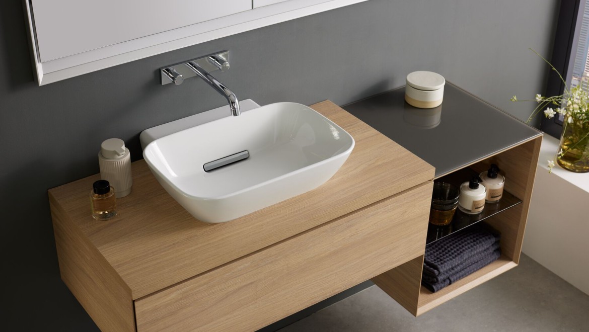 Lavabo da appoggio Geberit ONE, mobile lavabo in rovere Lavabo da appoggio Geberit ONE, mobile lavabo in rovere