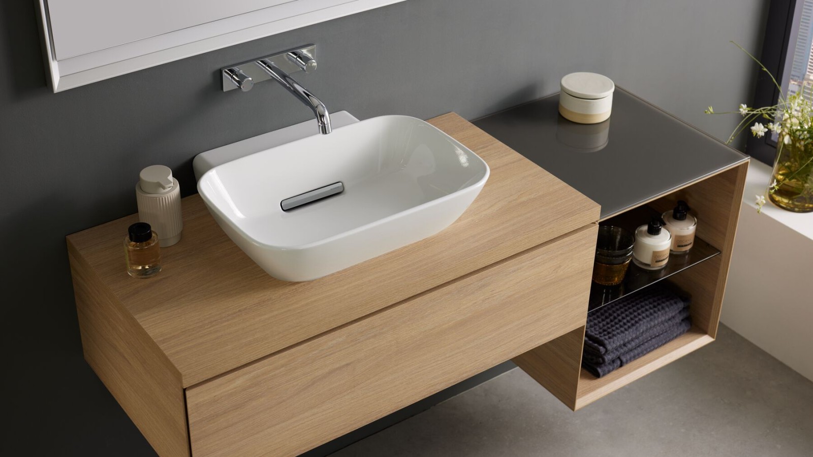 Lavabo da appoggio Geberit ONE, mobile lavabo in rovere Lavabo da appoggio Geberit ONE, mobile lavabo in rovere