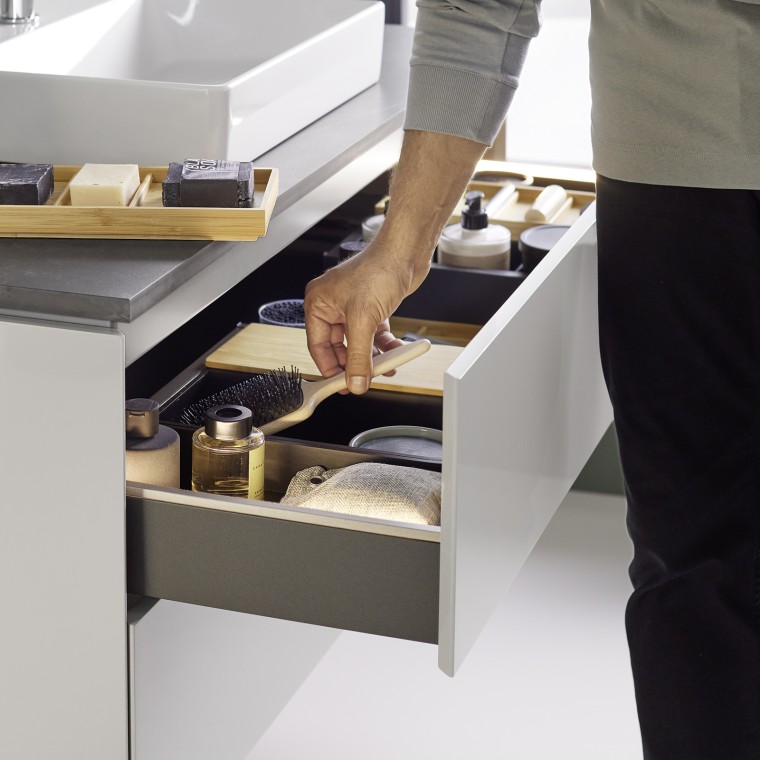 Sistema modulare di organizzazione con scomparti Sistema modulare di organizzazione con scomparti