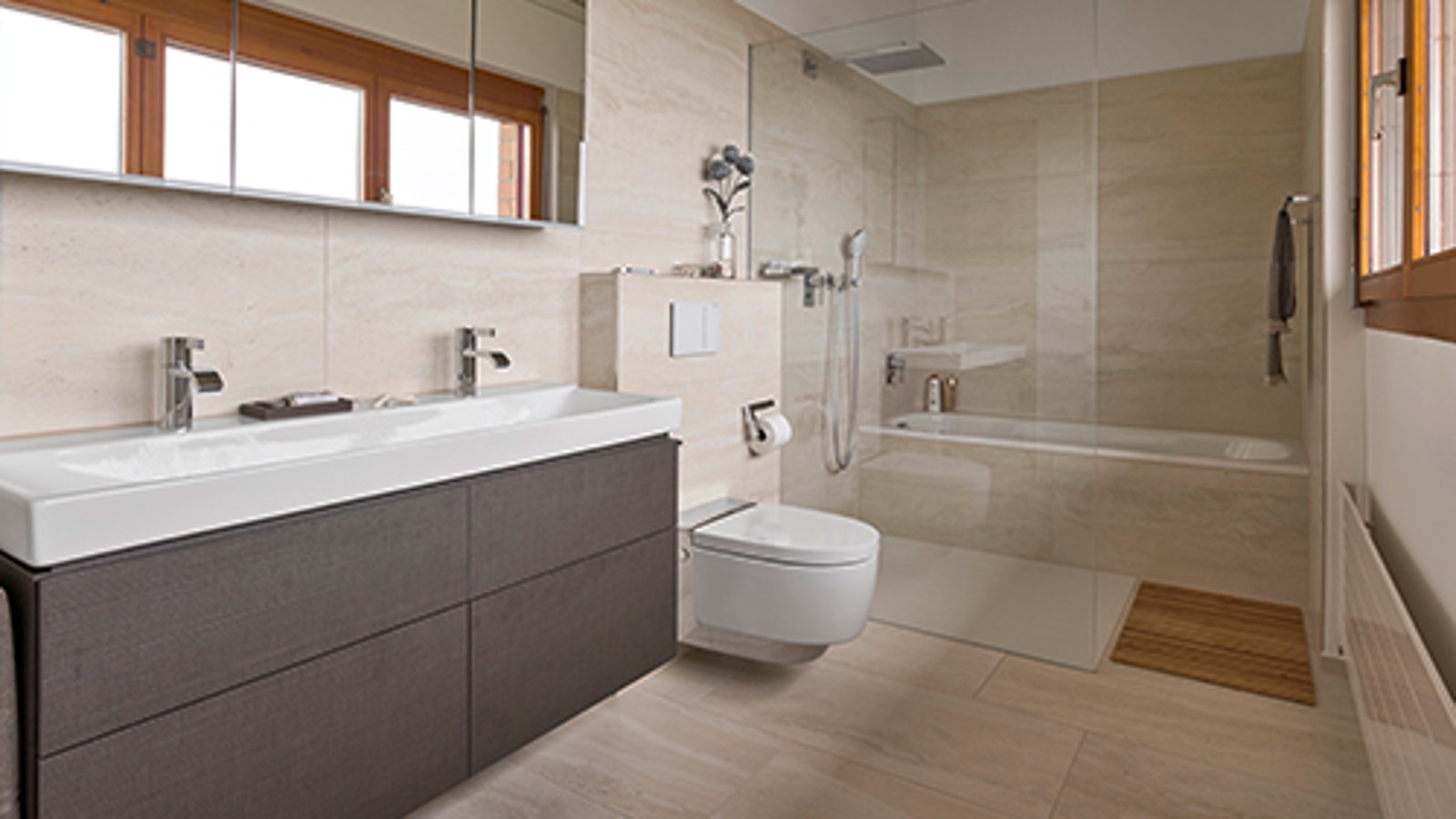 Bagno con vaso bidet Geberit AquaClean dopo la ristrutturazione Bagno con vaso bidet Geberit AquaClean dopo la ristrutturazione