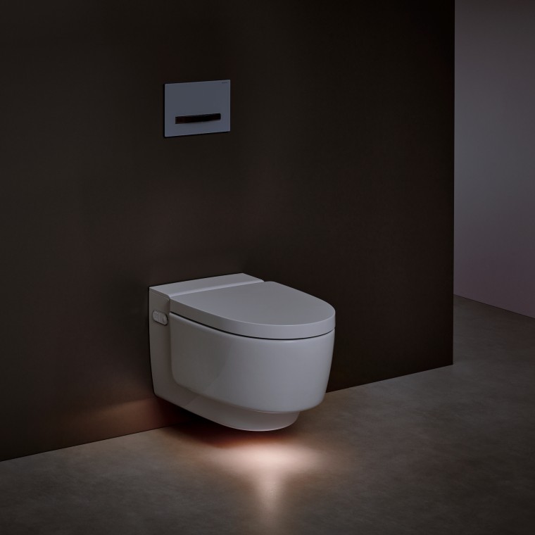 Vaso bidet Geberit AquaClean Mera con luce di cortesia accesa Vaso bidet Geberit AquaClean Mera con luce di cortesia accesa