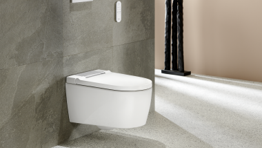 Geberit AquaClean Sela in bianco con telecomando Sigma20