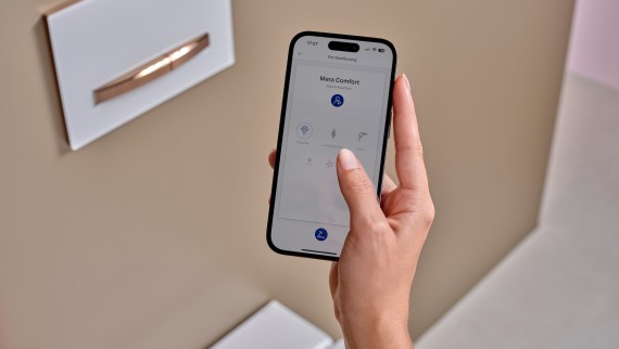 Un'app consente agli utenti di controllare alcuni WC e altri prodotti per il bagno Geberit. Un'app consente agli utenti di controllare alcuni WC e altri prodotti per il bagno Geberit.