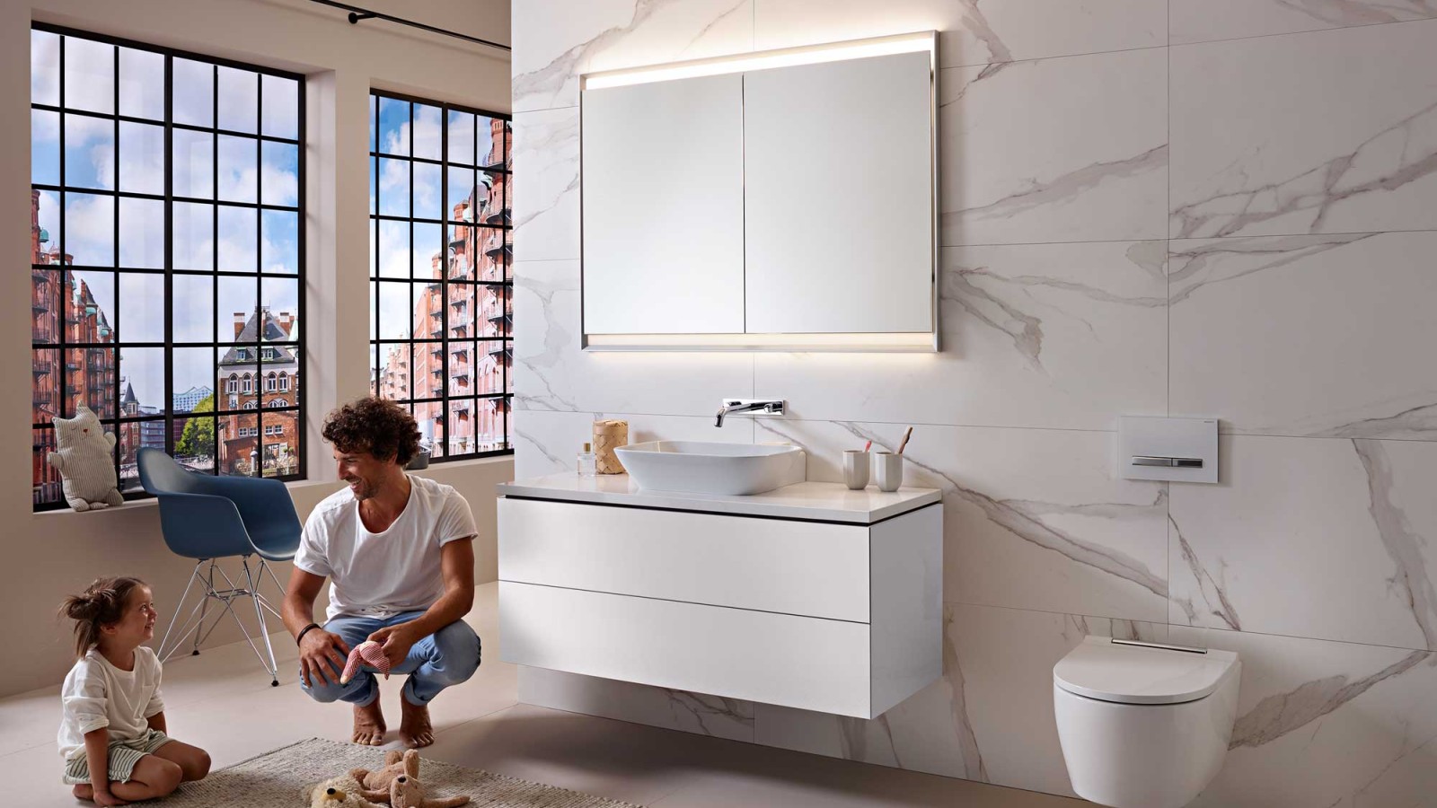 Bagno con mobili della serie Geberit ONE
