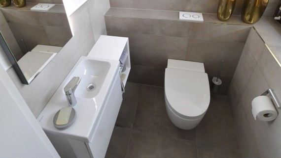 Il bagno di servizio dopo la ristrutturazione Il bagno di servizio dopo la ristrutturazione