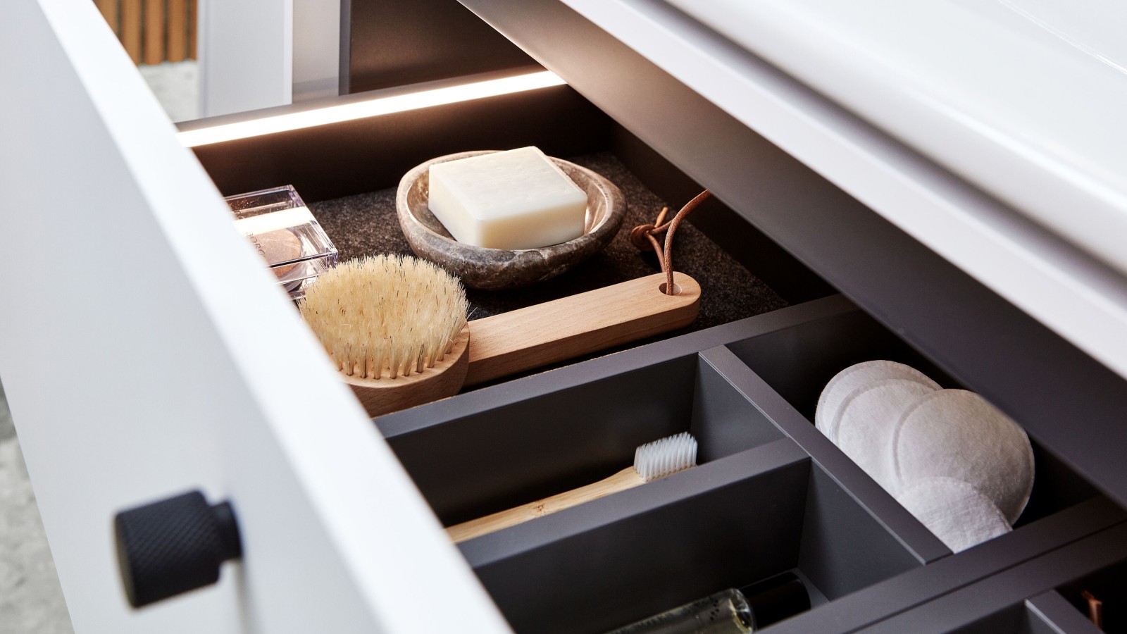 Armadio contenitore aperto Armadio contenitore aperto