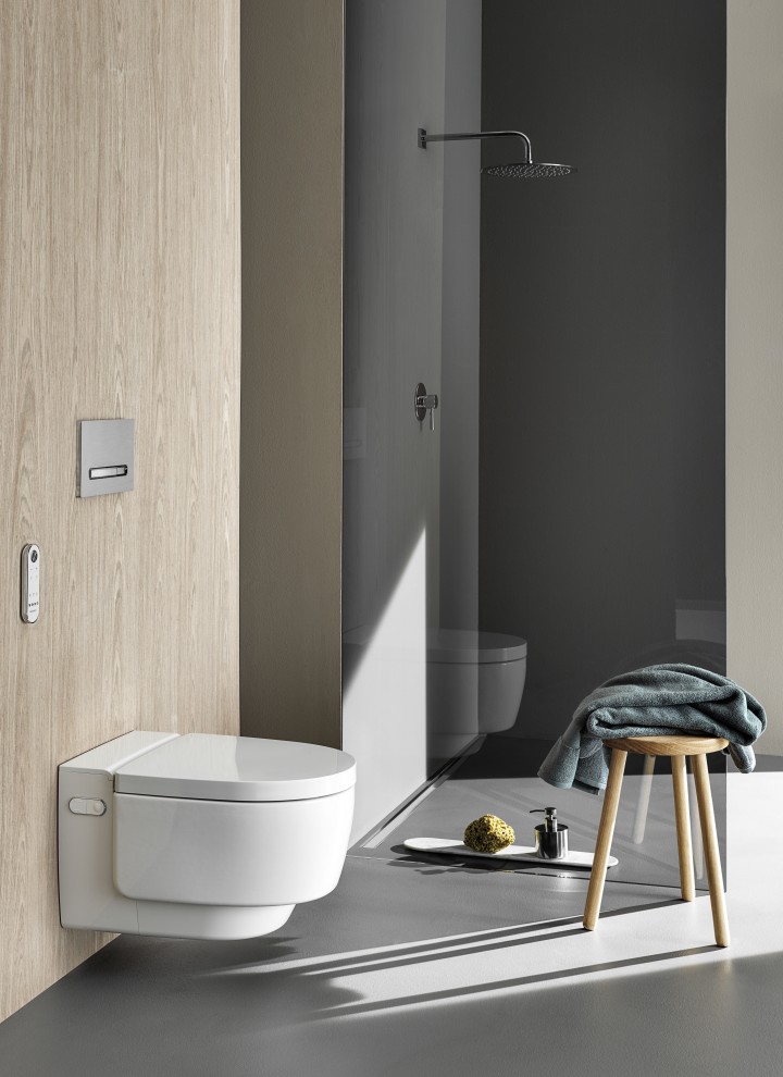 Vaso bidet Geberit AquaClean Mera Comfort con telecomando, placca di comando Sigma50 and Sigma50 (© Geberit)