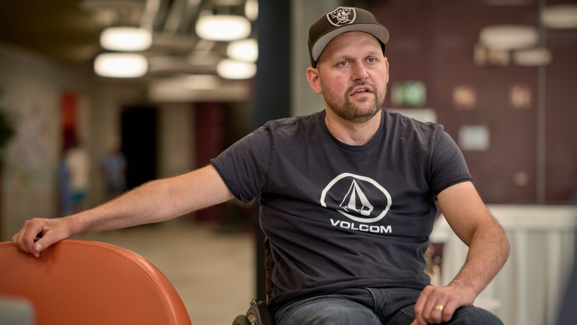 Intervista a Peter Roos al Centro svizzero per paraplegici di Nottwil (© Ben Huggler)