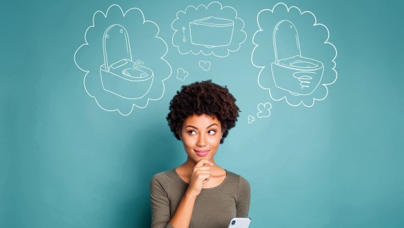 Donna che pensa alla toilette dei suoi sogni Donna che pensa alla toilette dei suoi sogni