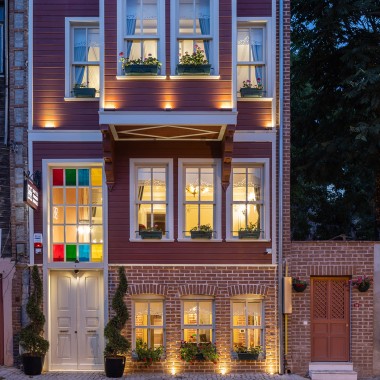 La casa è costruita con la tradizionale costruzione in legno. Sia all'esterno che all'interno sono stati utilizzati materiali locali tradizionali (© Hotel Turkish House) La casa è costruita con la tradizionale costruzione in legno. Sia all'esterno che all'interno sono stati utilizzati materiali locali tradizionali (© Hotel Turkish House)