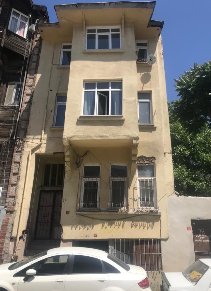 Prima e dopo: L’edificio prima della ristrutturazione (© Hotel Turkish House) Prima e dopo: L’edificio prima della ristrutturazione (© Hotel Turkish House)