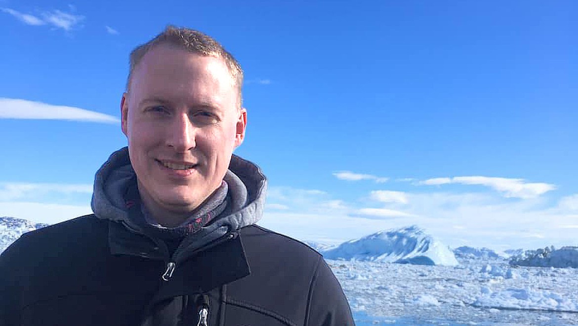 Jesper Hjort Hansen, comproprietario dell'azienda di impianti elettrici e idraulici VVS og El Firmaet A/S di Ilulissat. (© Adam Mørk) Jesper Hjort Hansen, comproprietario dell'azienda di impianti elettrici e idraulici VVS og El Firmaet A/S di Ilulissat. (© Adam Mørk)