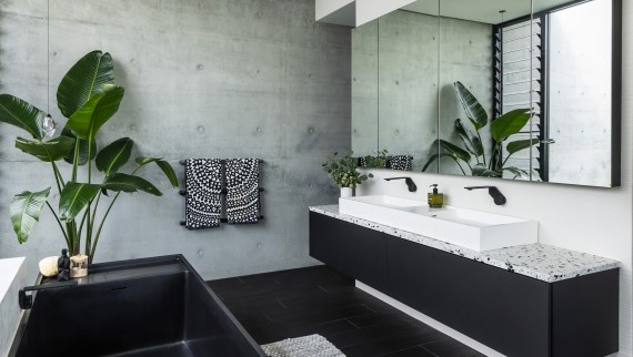 Posto preferito: il bagno. “Dopo una giornata intensa, non c'è niente di meglio che rilassarsi nella vasca."(© Alyne Media)
