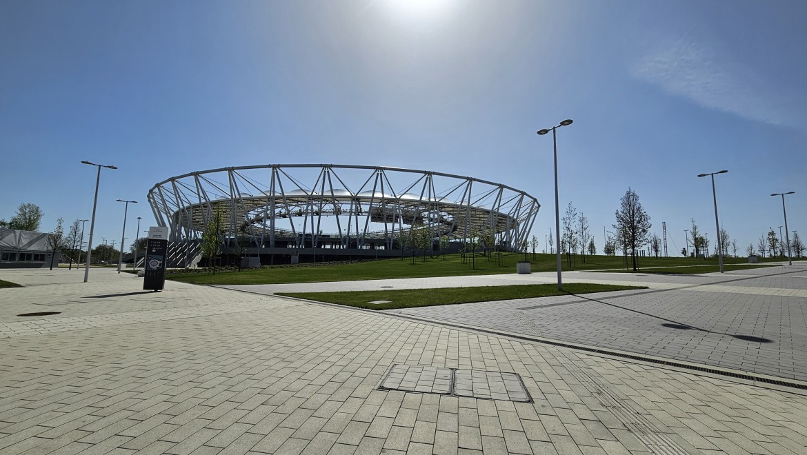 Lo stadio rappresenta il primo tassello del masterplan per il quartiere Southgate di Budapest.(© Geberit)