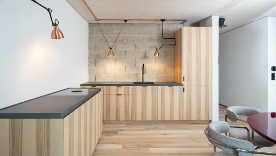 I mattoni in canapa sono utilizzati negli interni della più grande casa in canapa d’Europa. (© Openly / Jens Ellensohn)