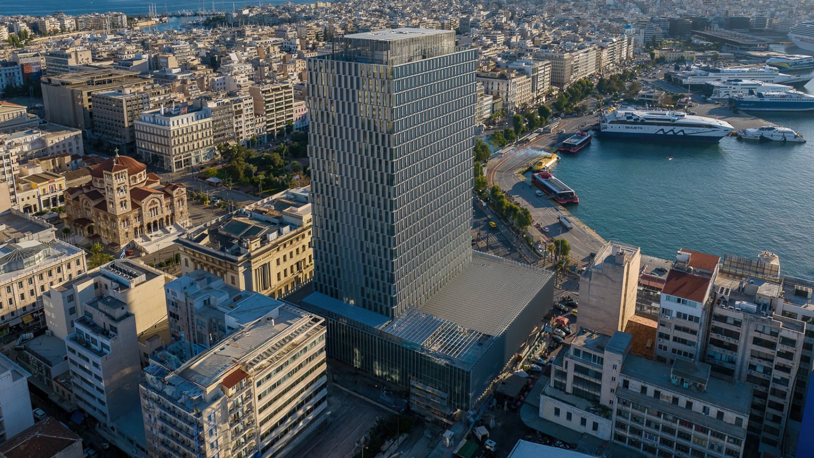 Una nuova veste per il vecchio gigante (© George Fakaros)