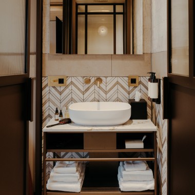 I bagni sono dotati di WC con bidet integrato Geberit AquaClean Mera. (© Nina Slagmolen)