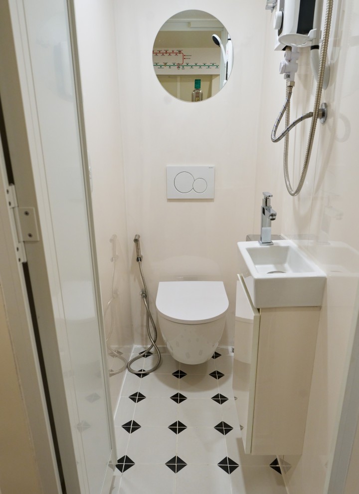Comfort anche nei piccoli spazi: i mini bagni sono dotati di WC sospesi Geberit iCon e placche di comando Sigma01. (© Watson Lau)