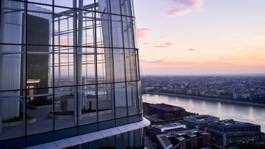 La terrazza sul tetto offre una vista sul Danubio e su Budapest (© MOL Gruppe)