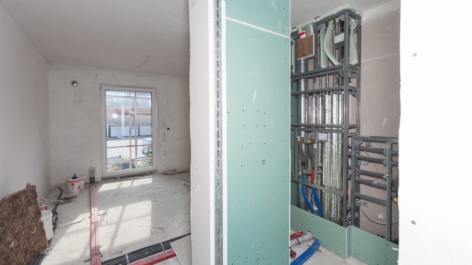 Il modulo di installazione Geberit GIS per pareti prefabbricate ha permesso di terminare i lavori con tre mesi di anticipo (© Geberit) Il modulo di installazione Geberit GIS per pareti prefabbricate ha permesso di terminare i lavori con tre mesi di anticipo (© Geberit)