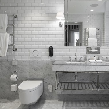 Bagno con il vaso bidet Geberit AquaClean Mera (© Andy Liffner) Bagno con il vaso bidet Geberit AquaClean Mera (© Andy Liffner)